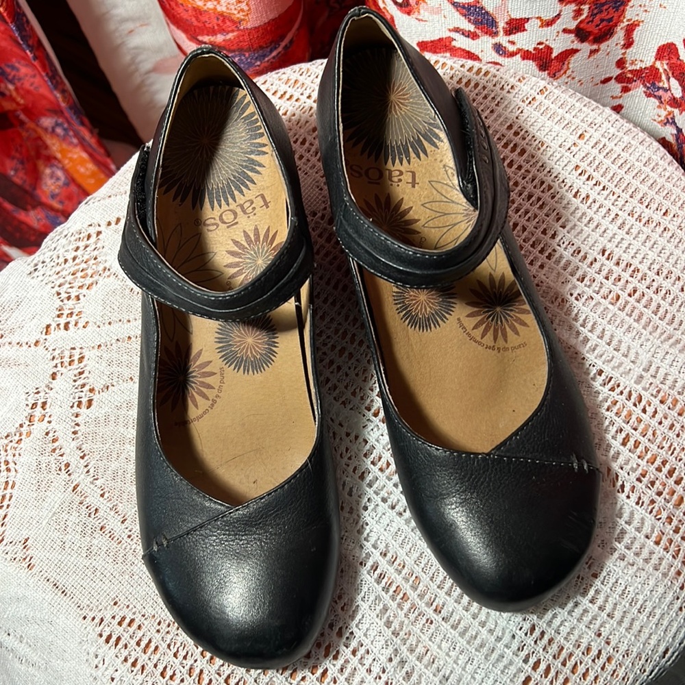 Excellent condition Taos sz 6 Urge Maryjane shoes